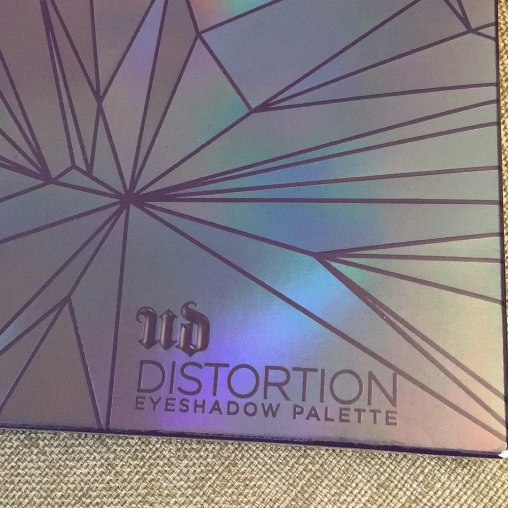 URBAN DECAY Distortion 15 Shade Shadow Palette Eyeshadow Makeup New
